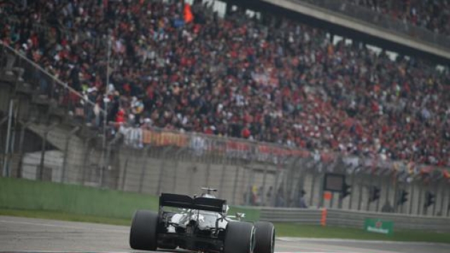Lewis Hamilton sul circuito di Shanghai nel 2019. LaPresse