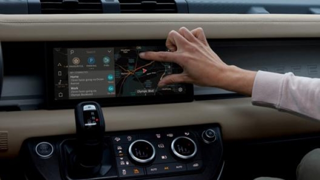 Land Rover Defender vanta un sistema di connettività basato su due modem LTE