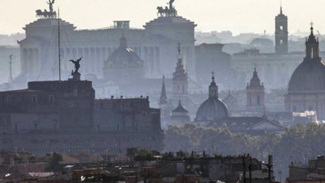 Nell’aria di Roma, come di altre città italiane, sono presenti le polveri sottili provenienti perlopiù da auto e riscaldamenti