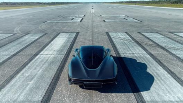 La McLaren Speedtail sulla pista di Cape Canaveral