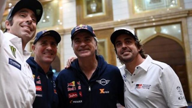 Da destra: Nani Roma, Stephane Peterhansel, Carlos Sainz e Fernando Alonso. Afp
