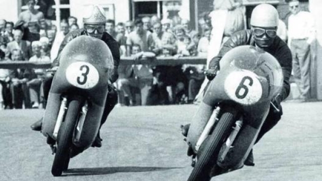 Mike Hailwood e Gary Hocking al TT del 1962