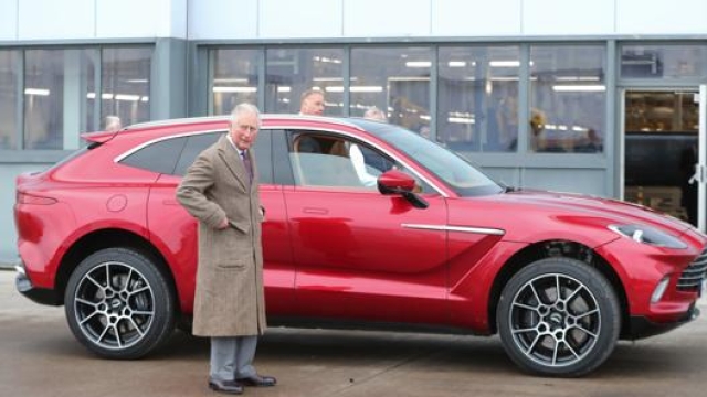 Il principe Carlo in visita alla fabbrica Aston Martin di St. Athan in Galles. Getty