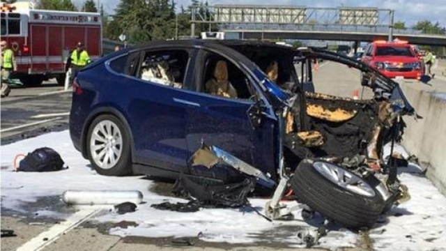 La Tesla Model X coinvolta nell’incidente accaduto in California il 23 marzo 2018. AP