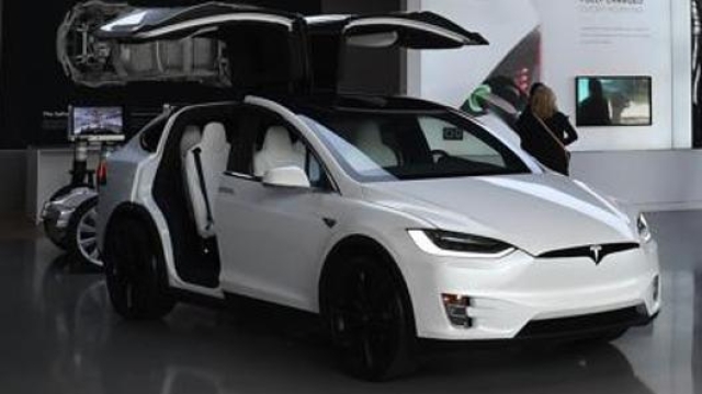 Una Tesla Model X, primo Suv della casa americana fondata da Elon Musk. AFP