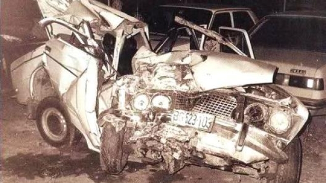 I rottami della Lada su cui cui Vasiljević viaggiava al momento dell’incidente che gli fu fatale. Una morte misteriosa, che alcuni ritengono orchestrata dalle stesse autorità yugoslave