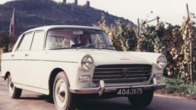 La Peugeot 404, lanciata nel 1960 e disegnata da Pininfarina