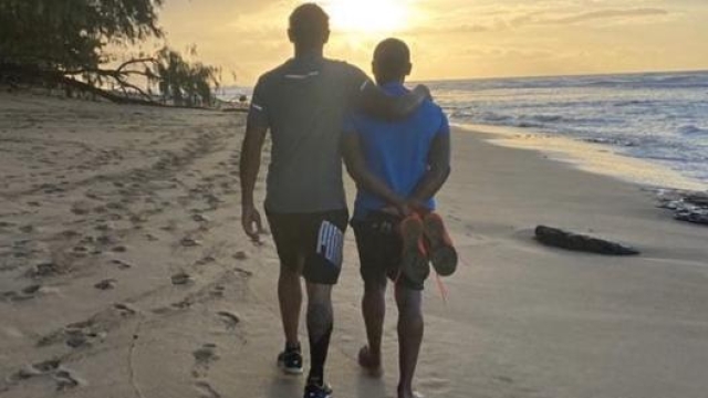 Lewis Hamilton (a sin) con papà Anthony nella foto dal suo profilo Twitter