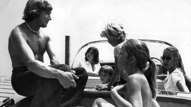 James Hunt durante gita in motoscafo sul lago di Ginevra con amici e la vedova di Jochen Rindt. Ap