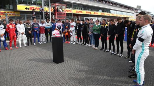 Il ricordo di Anthoine Hubert a Spa dei colleghi piloti della Formula 1. lapresse