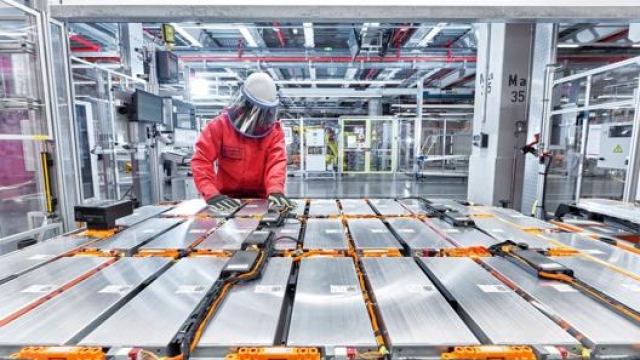 Assemblaggio delle batterie della Audi e-tron, nella fabbrica di Bruxelles