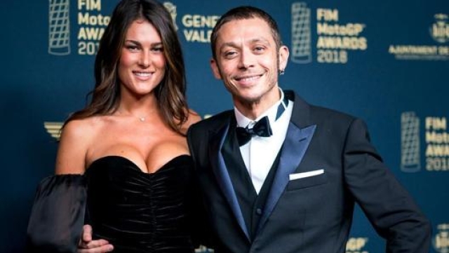 Valentino Rossi con la fidanzata Francesca Sofia Novello. Instagram