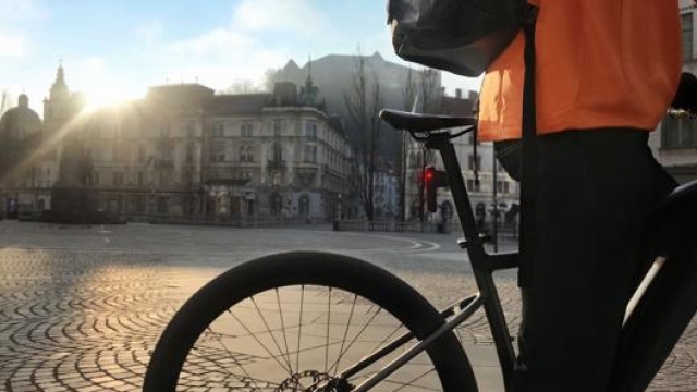 Garmin con la serie Varia propone dispositivi di sicurezza anche per pedalare in città