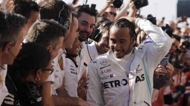 Lewis Hamilton, stella della Mercedes e della F.1. Ap