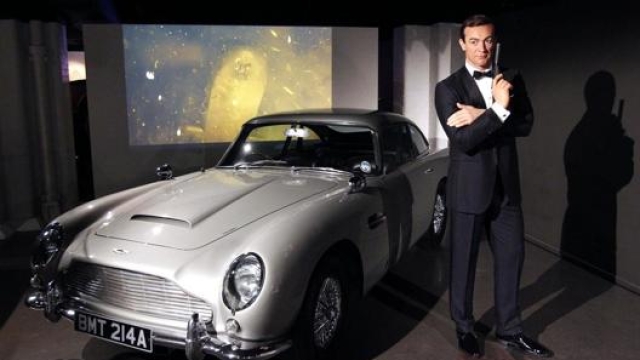 La DB5 di 007 al Film Museum di Londra. LaPresse