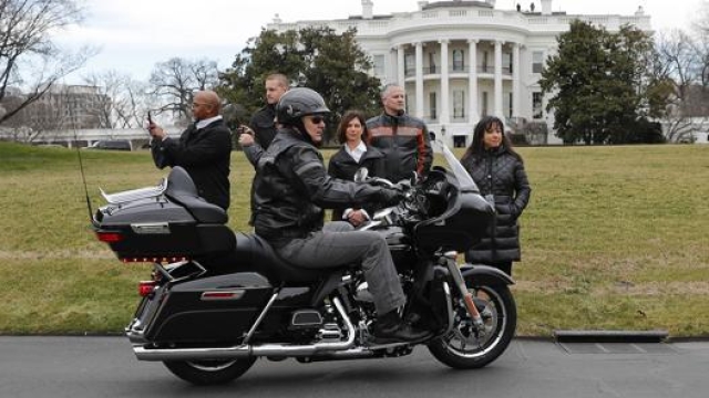 L’ex Ceo di Harley-Davidson Matthew Levatich davanti alla Casa Bianca nel 2017. Ap
