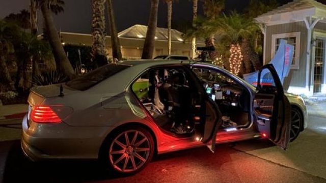 Al  traguardo del Portofino Hotel & Marina di Redondo Beach: l’auto è quella del record stabilito nel dicembre 2019