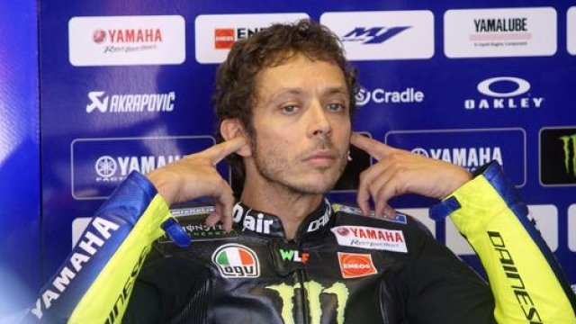 Un Rossi concentrato al box Yamaha (LaPresse)