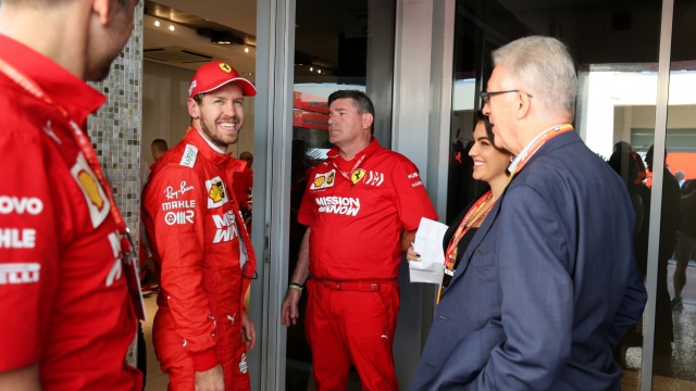Piero Ferrari, a destra, con Sebastian Vettel. LaPresse