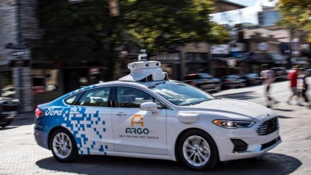 Una Ford a guida autonoma equipaggiata con i sistemi Argo AI