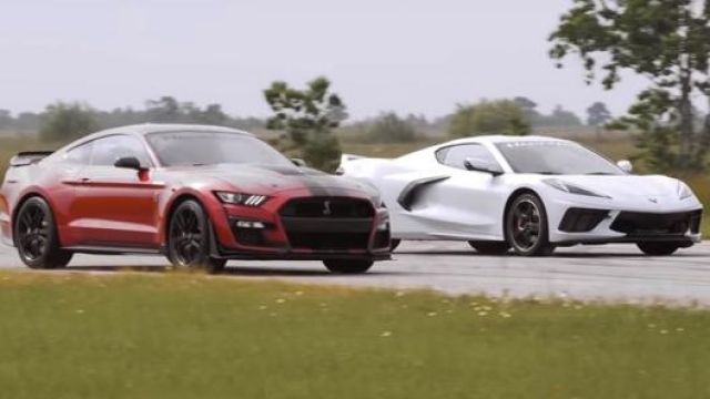 La sfida tra la Corvette e la Mustang
