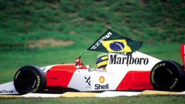 Senna in trionfo a Interlagos nel GP del Brasile 1993