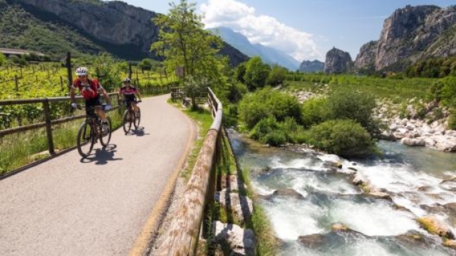 La ciclabile della Valle del Sarca nel Garda Trentino. Fabio Staropoli/GT