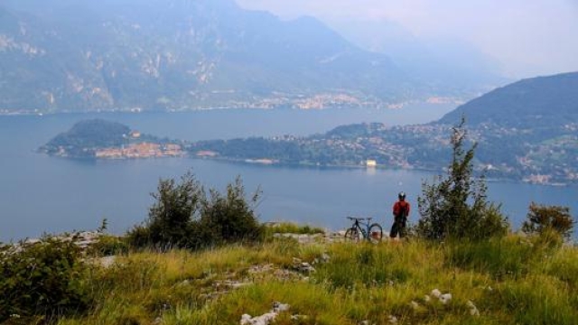 Vista su Bellagio, sul Lago di Como, ultimo tratto della discesa in mtb. Masperi