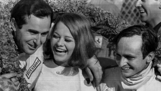 Lorenzo Bandini, Miss Universo Margaretha Arvidsson e  Chris Amon a Daytona nel 1967. Ap