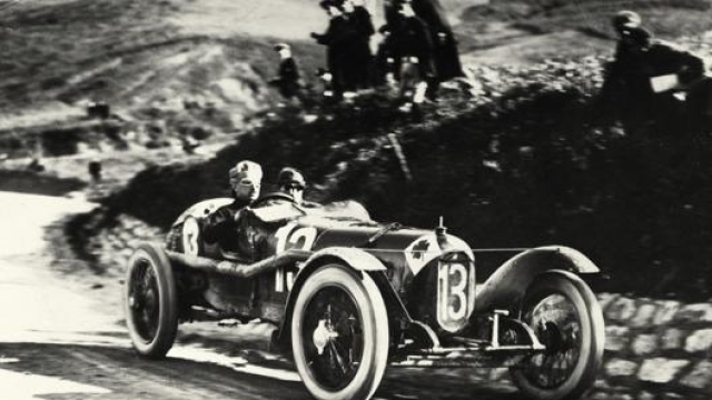 L’Alfa Romeo RL di Sivocci alla Targa Florio 1923. Si nota il quadrifoglio verde sul muso