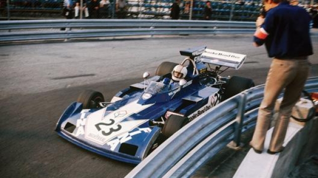 In Formula 1 Mike corse anche con il team di John Surtees, ma non riuscì a ripetere la leggendaria impresa del Baronetto