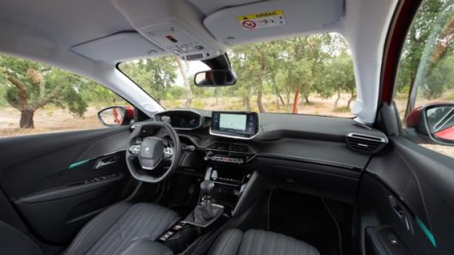 Strumentazione digitale e schermo touch da 10 pollici su Peugeot 208