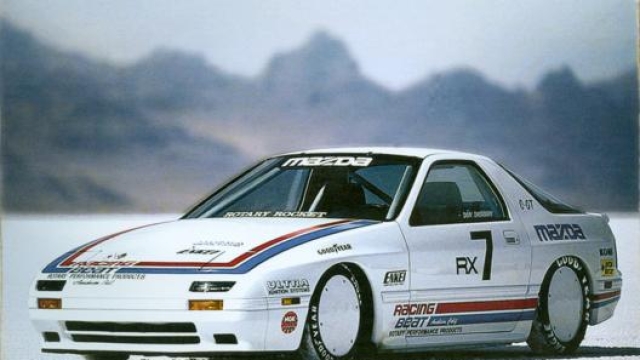 La RX-7 terza serie stabilì nel 1995 il record di velocità a Bonneville sfiorando i 390 km/h, ma fu il primo record oltre i 380 km/h ottenuto nel 1986 dalla seconda serie (nella foto) a imprimere in modo indelebile il nome RX-7 negli annali automobilistici