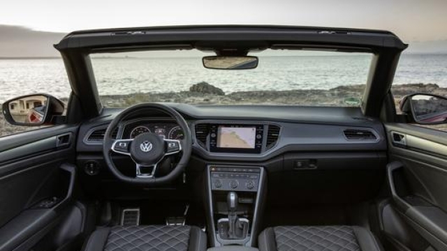 Gli interni della Volkswagen T-Roc Cabriolet