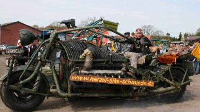 Il progetto Panzerbike prende vita nei primi anni 2000 in Germania, nella ex Ddr