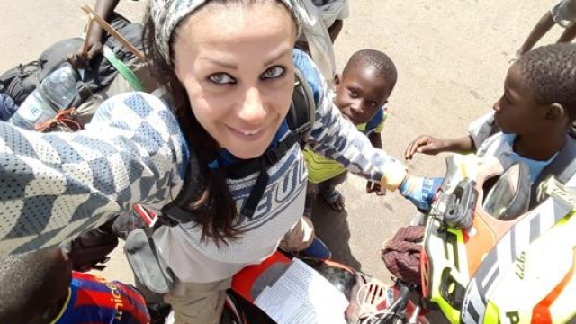 All’arrivo di una tappa con i bambini del Senegal