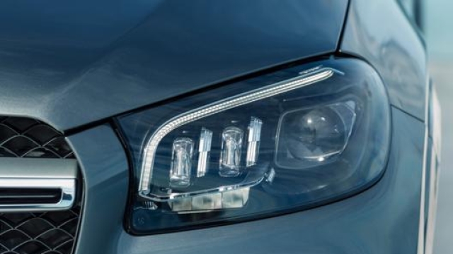 Dettaglio dei fari Full LED del nuovo Suv Mercedes GLS