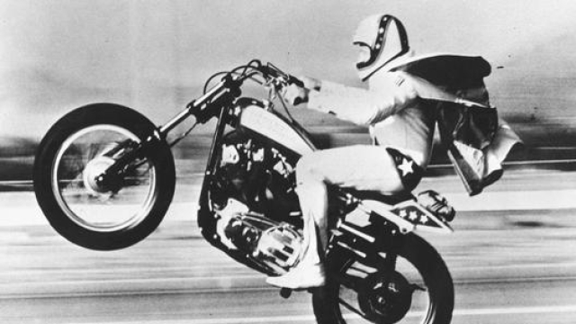 Il grande stuntman Evel Knievel utilizzò la XR 750 per i suoi salti da record dal 1970 al 1976