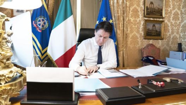 Sanzioni pesanti nell’ultimo decreto firmato dal presidente del Consiglio, Giuseppe Conte. IMAGOECONOMICA