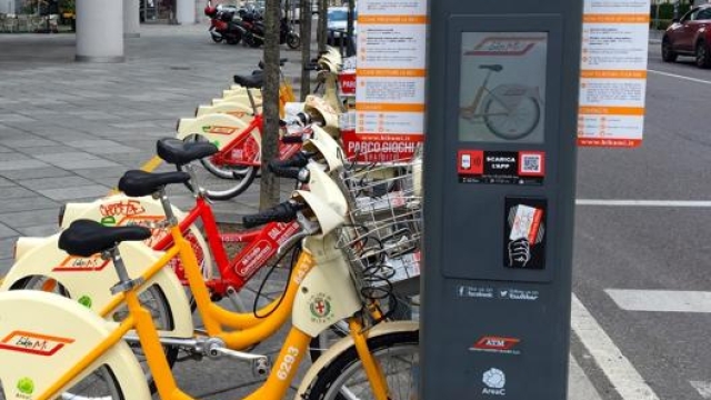 Stalli di BikeMi, il bike sharing publico a Milano. Masperi