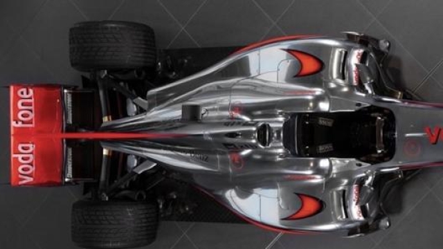 La McLaren MP4-25A monta un motore V8 da 2,4 litri prodotto da Mercedes-Benz