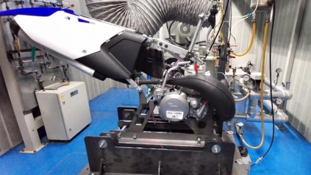 Test in corso su un motore Yamaha YZ 250 2T