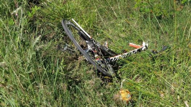 La bici di Hayden dopo l'incidente del 17 maggio 2017. Ansa