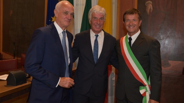 Antonio Percassi, Gian Piero Gasperini e il sindaco di Bergamo Giorgio Gori in una foto del 2019. Ansa