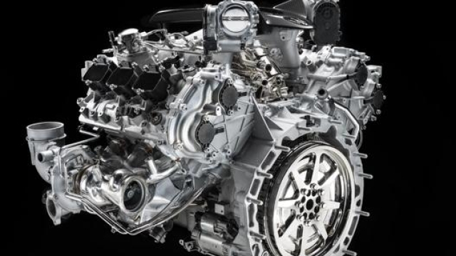Il motore Nettuno 6 cilindri a V da 3.000 cc con due turbocompressori e due valvole per cilindro