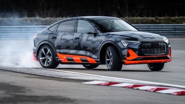 L’Audi e-tron s Sportback impegnata in pista