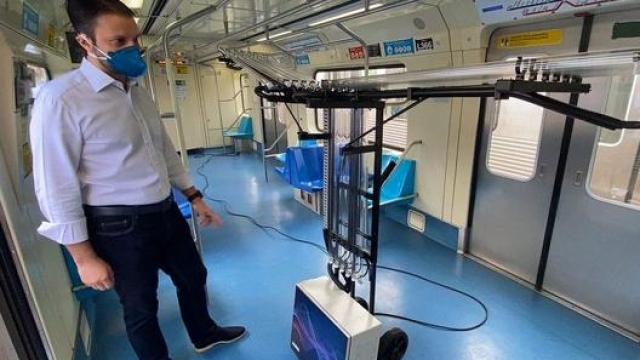 Il robot Hyperviolet C600 sanifica vagoni del metro, strutture sanitarie, aerei e aeroporti