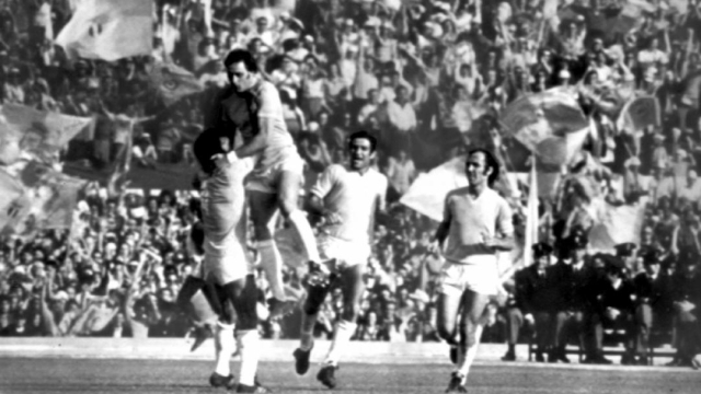 Un’immagine della Lazio scudetto 1974 con Chinaglia, Garlaschelli e Frustalupi. Ap