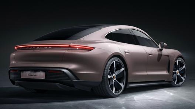 Porsche Taycan, a listino da 86.000 euro