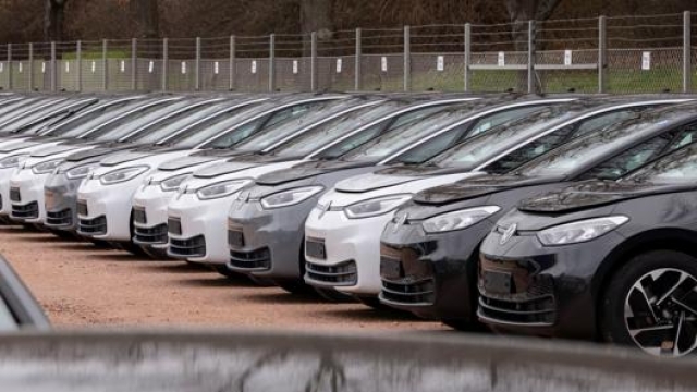Le Volkswagen  ID.3 e le altre elettriche beneficiano di 9 mila euro di bonus in Germania.  Ap